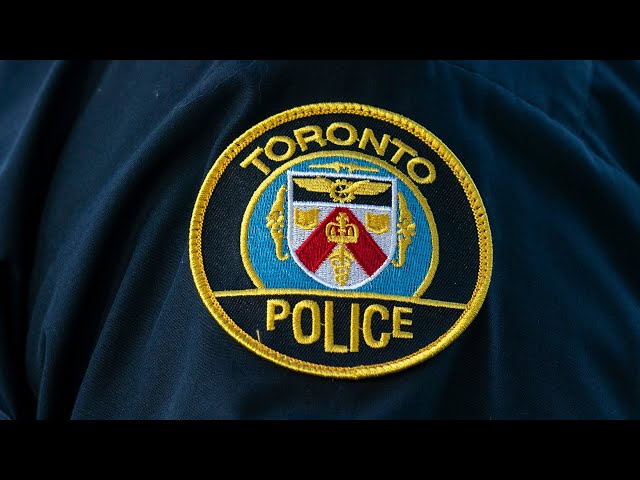 ⁣Toronto police officer arrested for allegedly stealing alcohol from store