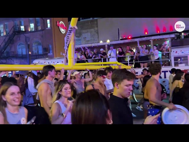 ⁣See Vanderbilt fans carry goal post down Broadway after stunning win | USA TODAY