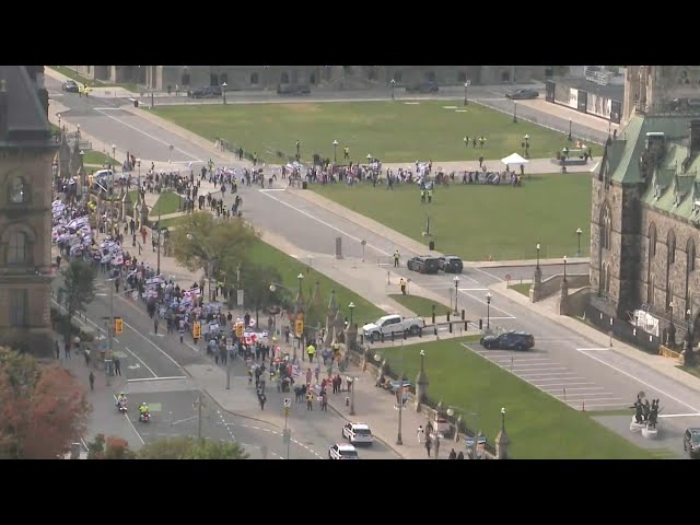 ⁣Rally held in Ottawa on the eve of Oct. 7 Hamas attack anniversary