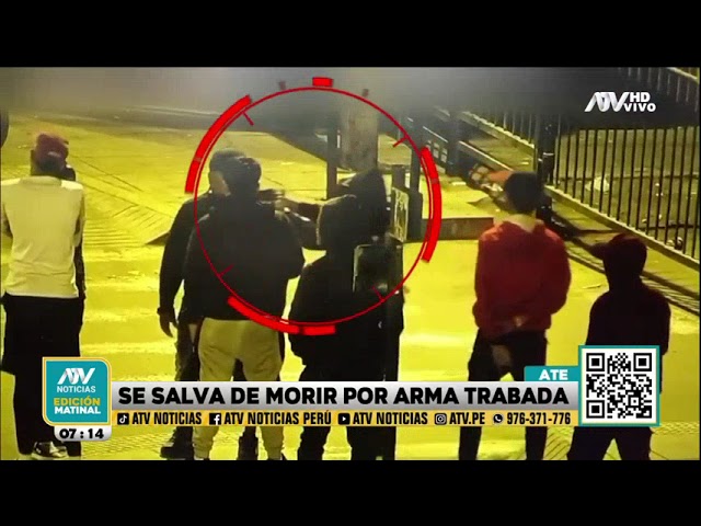 ⁣¡Milagro! Sujeto salva de morir en discusión porque el arma de fuego de su rival se trabó