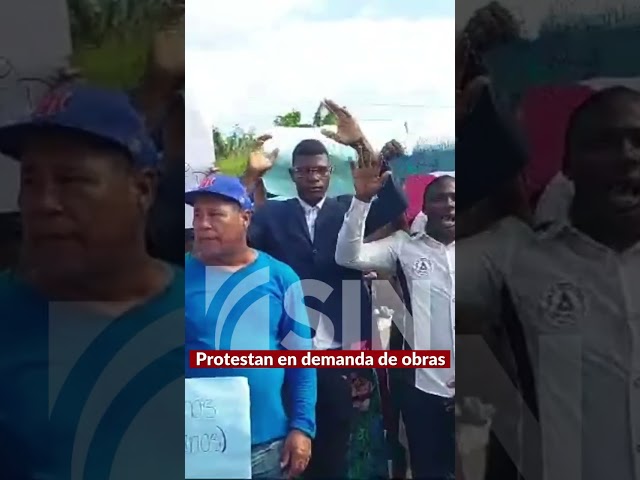 ⁣Protestan en demanda de obras