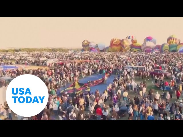 ⁣The annual Albuquerque International Balloon Fiesta takes flight