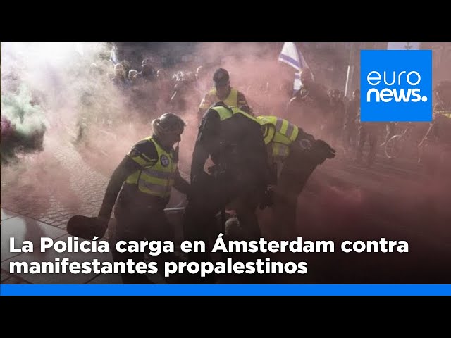 ⁣La Policía carga en Ámsterdam contra manifestantes propalestinos en el aniversario del 7 de o…