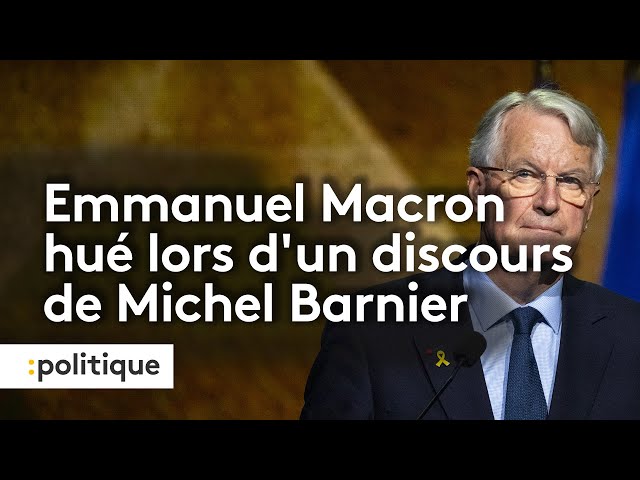 ⁣7-Octobre : Emmanuel Macron hué lors du discours de Michel Barnier au rassemblement du Crif