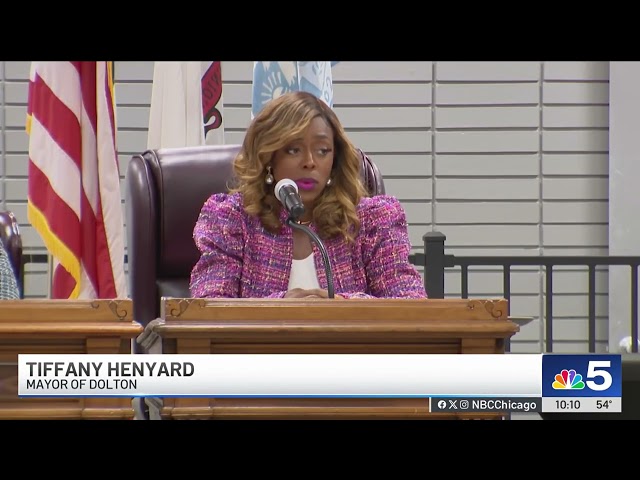 ⁣Dolton Mayor Tiffany Henyard makes unexpected appearance at board meeting