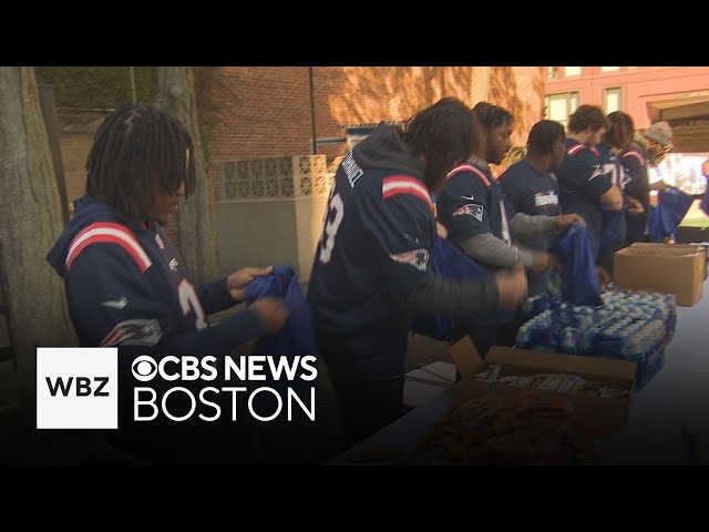 ⁣New England Patriots hand out special coats to protect homeless during winter