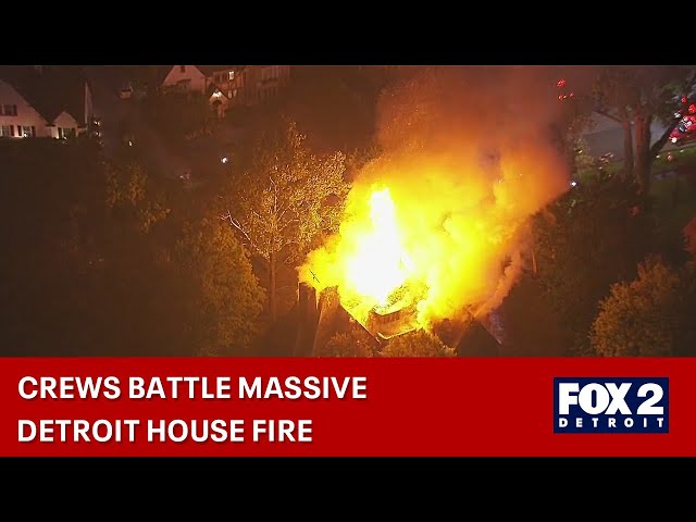 ⁣MASSIVE house fire burns in Detroit