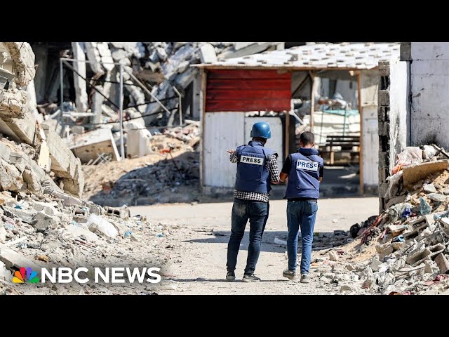 ⁣Palestinians trapped in northern Gaza amid a new Israeli assault