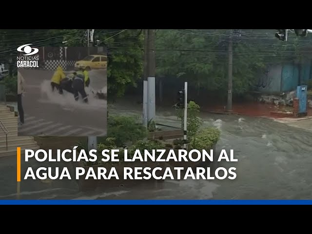 ⁣Peligrosos arroyos en Barranquilla: dos motociclistas lograron ser rescatados de los caudales