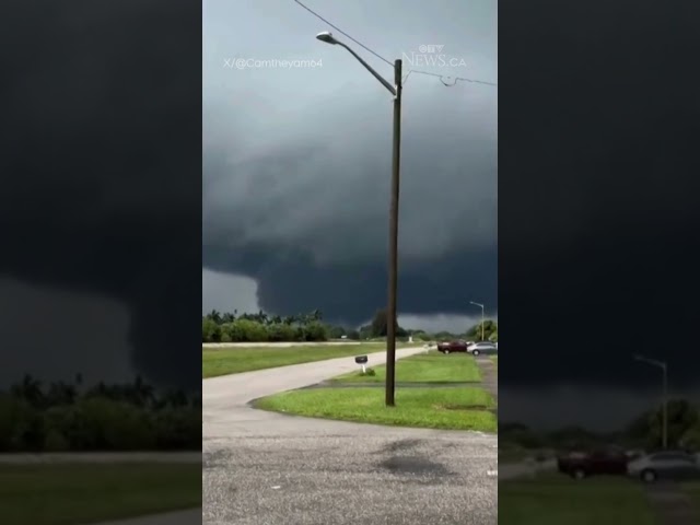 ⁣An apparent tornado was spotted on the ground crossing over SR80 near Clewiston, Florida