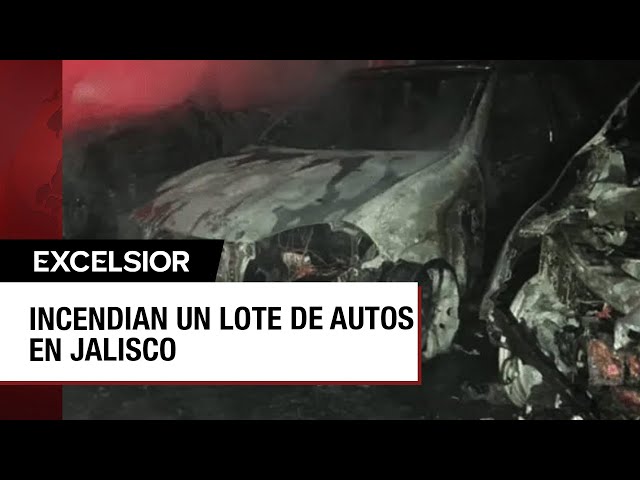 ⁣Queman vehículos de lujo en un lote de Guadalajara