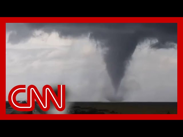 ⁣Video shows ‘large and extremely dangerous tornado’ in Florida