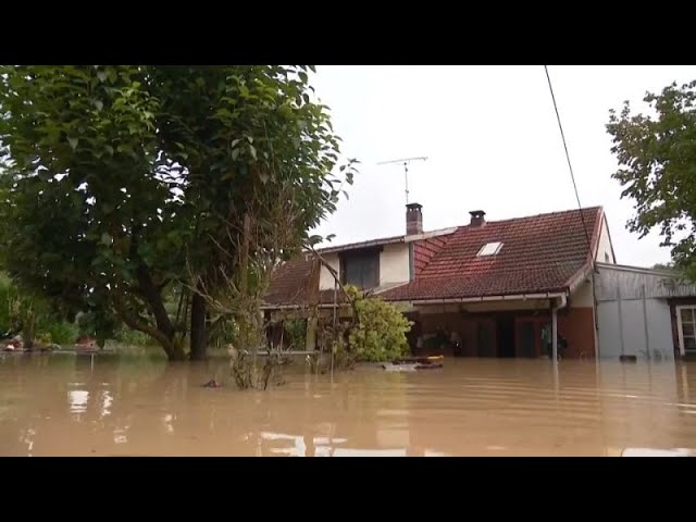 ⁣NO COMMENT: Un muerto y graves inundaciones tras el paso de la tormenta Kirk por Francia