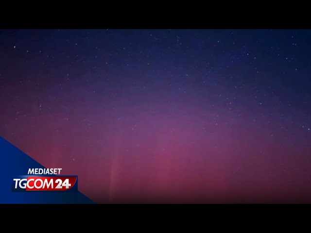 ⁣Aurora boreale, che spettacolo nei cieli d'Italia