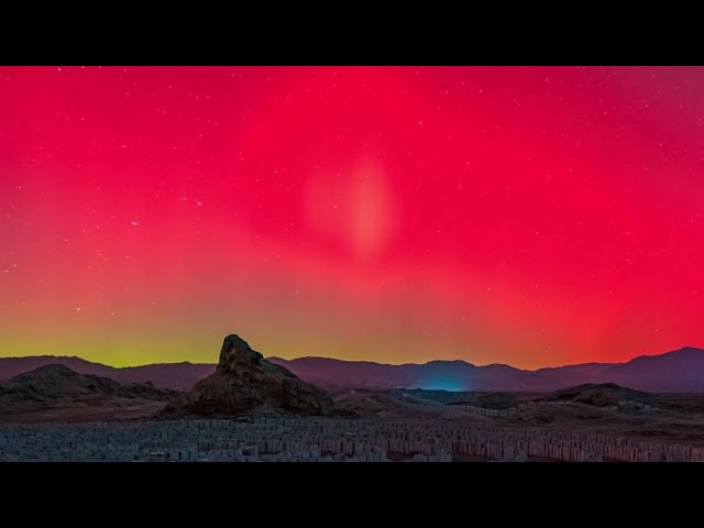 ⁣Dazzling aurora illuminates sky in China's Xinjiang