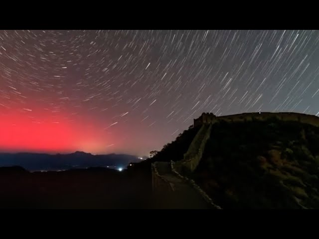 ⁣Rare aurora lights up the sky over the Great Wall