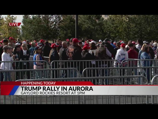 ⁣Long lines forming for attendees to get into Trump's rally in Aurora