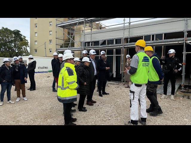 ⁣Franck Leroy visite le chantier du futur groupe scolaire de La Rochotte