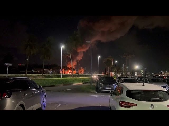 ⁣Hundreds stranded after anti-inequality protesters force Martinique airport closure