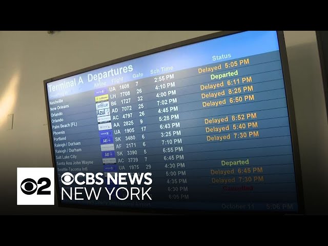 ⁣Holiday weekend starts with travel delays at Newark Airport