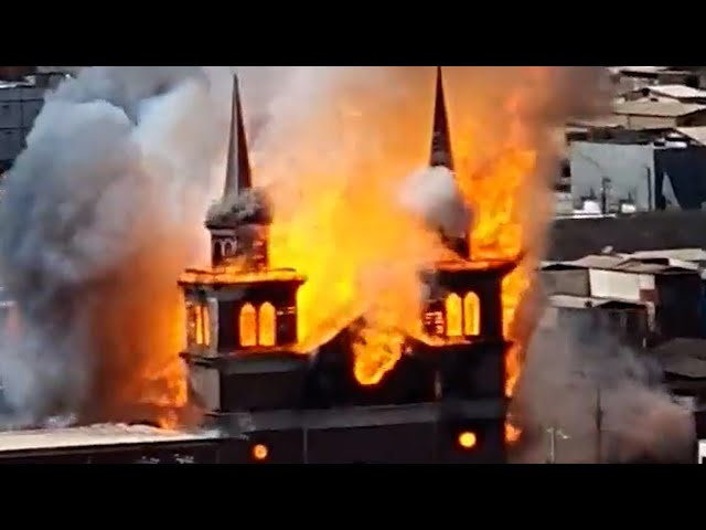 ⁣CAUGHT ON CAMERA | Fire tears through historic church in Chile