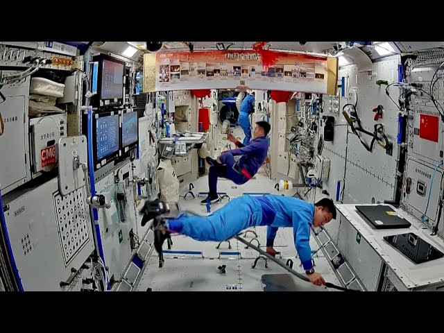 ⁣Shenzhou-18 crew readies for entry of Shenzhou-19 members