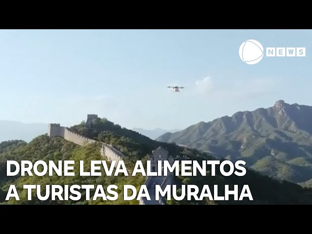 ⁣Drone leva alimentos para visitantes da Muralha da China