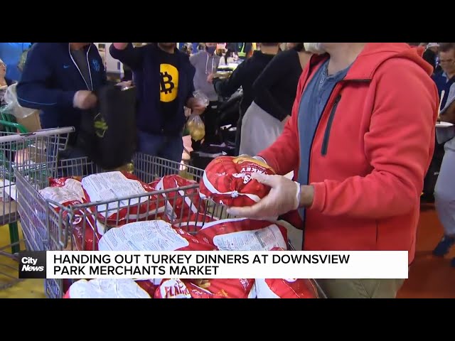 ⁣Handing out Turkey dinners at Downsview Park Merchants Market