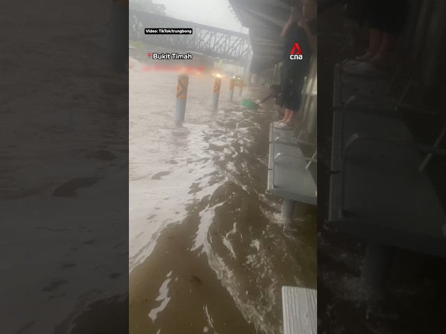 ⁣⛈️ Heavy rain causes flooding in parts of Singapore