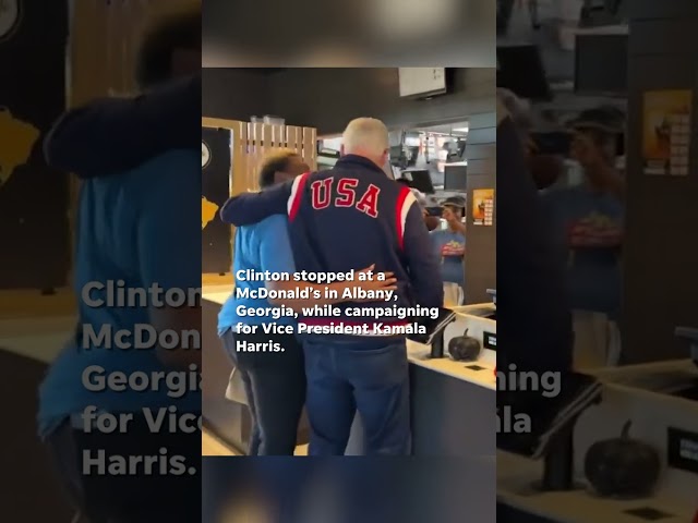 ⁣Bill Clinton mistaken for Joe Biden during Harris campaign stop #Shorts