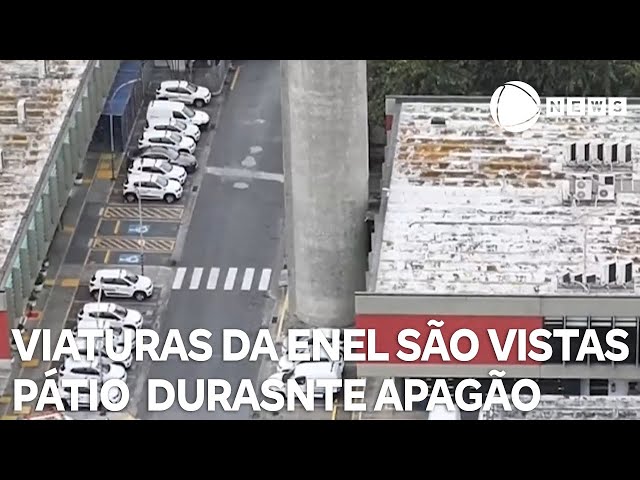 ⁣Viaturas da Enel são flagradas em pátio durante apagão