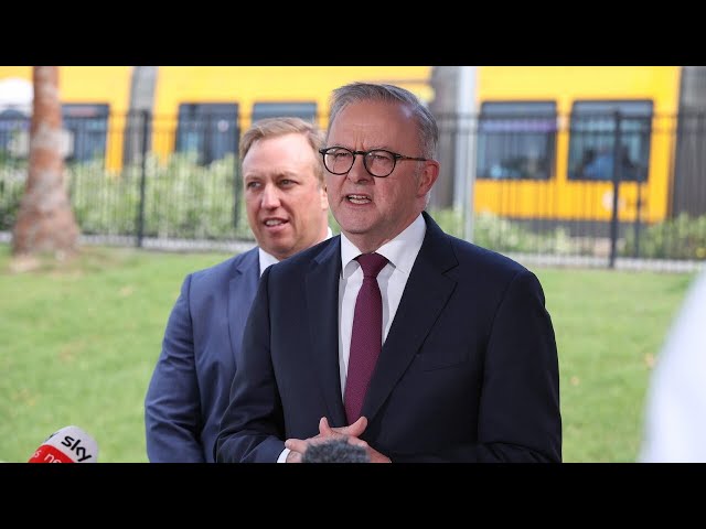 ⁣Prime Minister joins Steven Miles on the campaign trail ahead of the Qld election