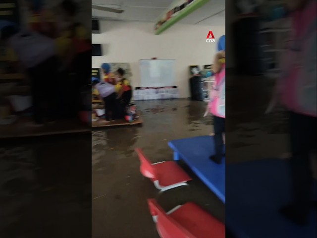 ⁣Heavy rainfall sparks flash floods in Malaysia's Klang Valley