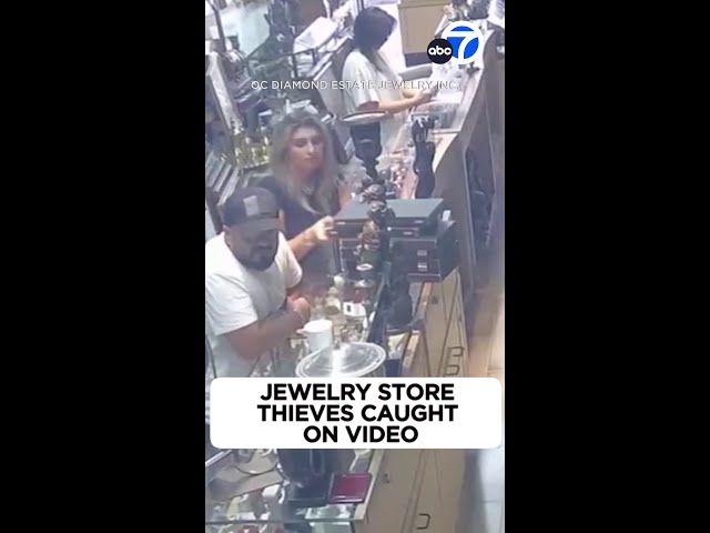 ⁣Thieves steal more than $100K in vintage jewelry from Orange store