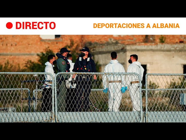 ⁣ALBANIA : LLEGADA DEL BARCO que TRASNPORTA a los MIGRANTES DEPORTADOS según el PLAN DE MELONI |RTVE