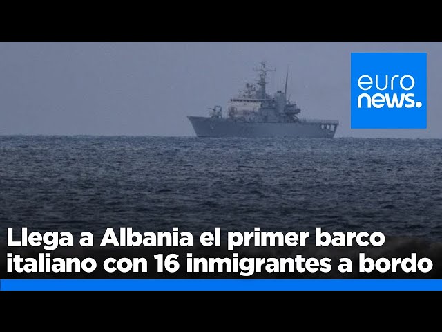 ⁣Llega a Albania el primer barco italiano con 16 inmigrantes a bordo