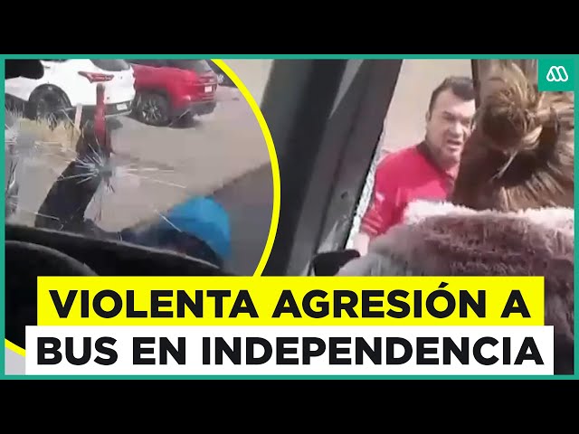 ⁣Video muestra violento ataque a microbús en Independencia