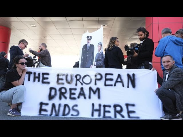 ⁣Activists protest as first group of 16 migrants on Italian ship arrive in Albania