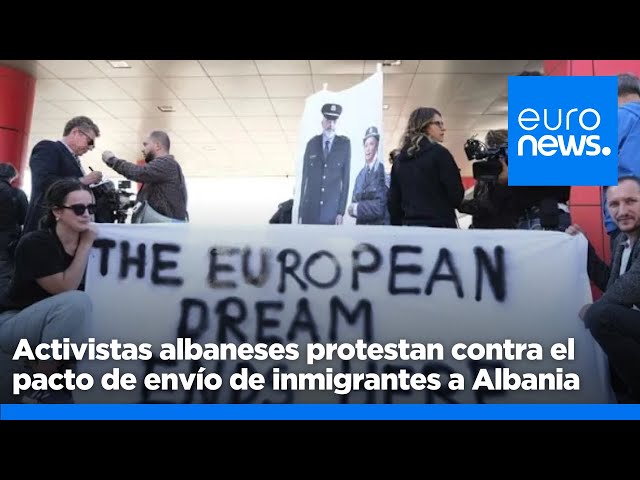 ⁣Un grupo de activistas albaneses protesta contra el pacto de envío de inmigrantes a Albania