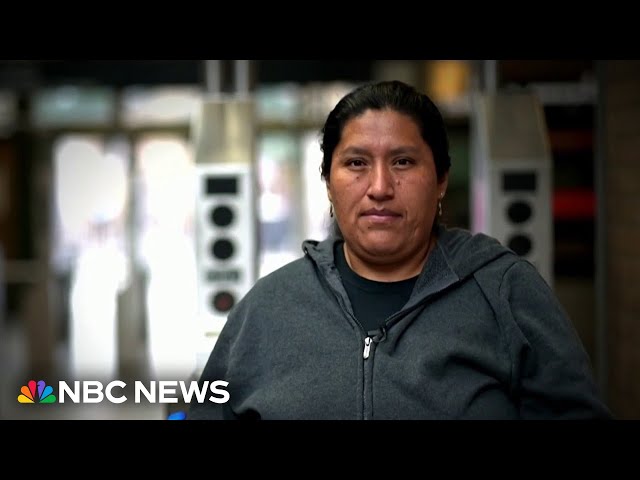 ⁣Migrant mothers selling candy on New York subways struggle with childcare