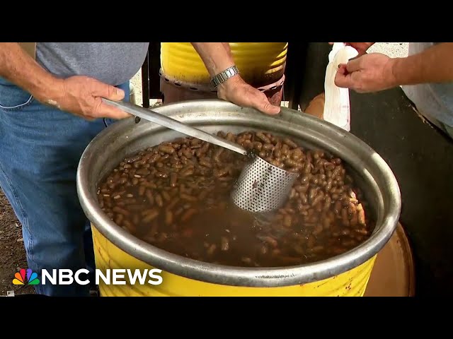 ⁣How Georgia man pays it forward by selling peanuts