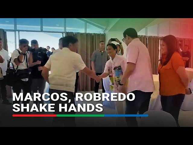 ⁣Bongbong Marcos, Leni Robredo cross paths at Sorsogon event | ABS-CBN News