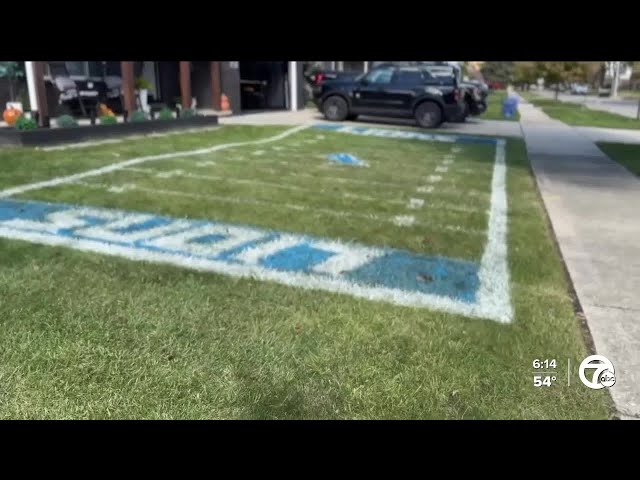 ⁣Lions fans recreate Ford Field in their front yard