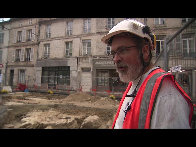 ⁣Des fouilles de l'Inrap autour de l'hôtel de ville d'Angoulême