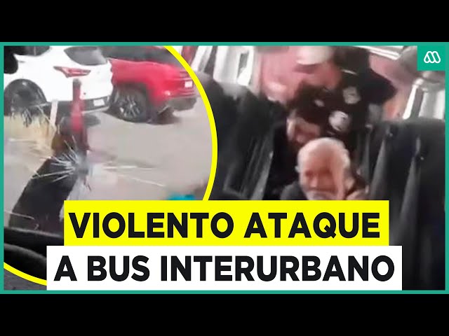 ⁣Violento ataque a bus interurbano: Pelea de conductores deja a pasajeros aterrados