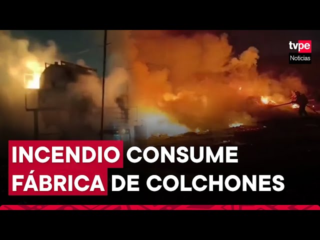 ⁣Lurigancho-Chosica: voraz incendio deja en cenizas fábrica de colchones