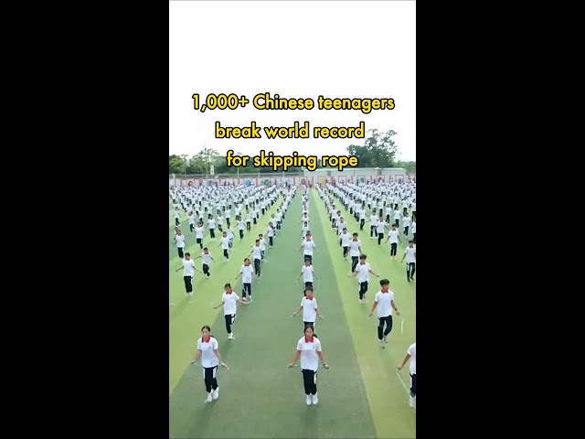 ⁣Over 1,000 Chinese teenagers break world record for skipping rope