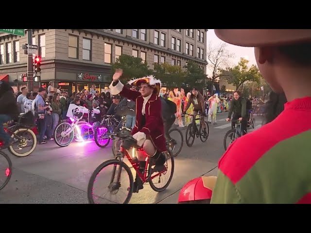 ⁣Broadway Halloween Parade carries on with spooky marchers, family-friendly floats