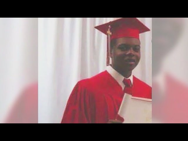 ⁣10 years since Laquan McDonald's murder