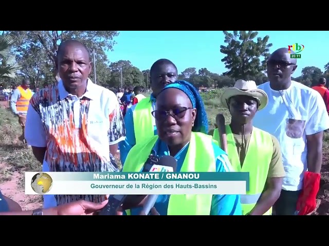 ⁣Une journée de salubrité au Camp Ouezzin Coulibaly en prélude au 64e anniversaire des Forces armées